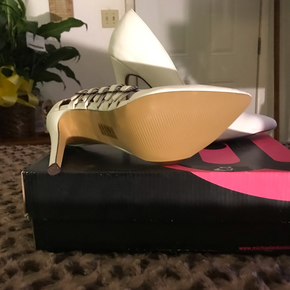 Michael Antonio White Pump